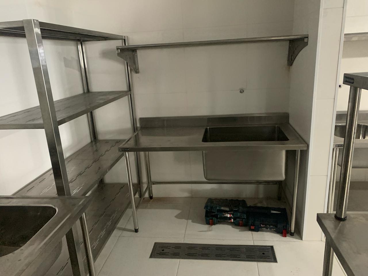 mesa , estante e prateleira inox